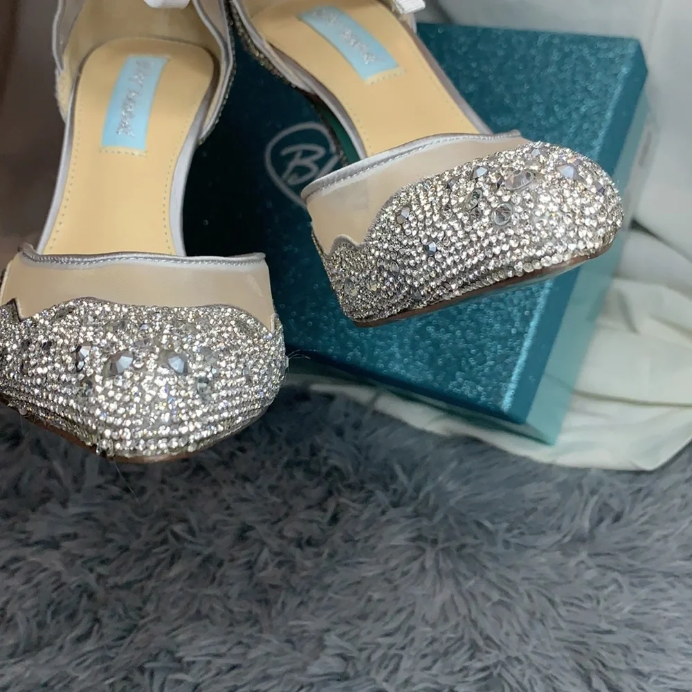 NIB Blue by Betsey Johnson  IRIS Silver Rhinestone Heels Women's Size 8M